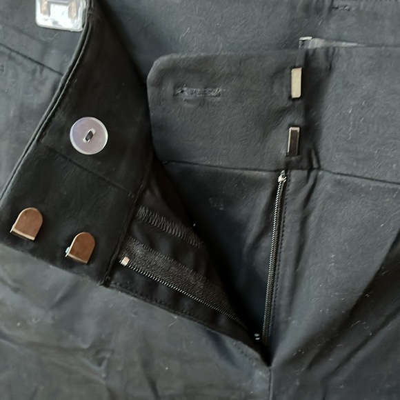 New never used black Ann Taylor Signature shorts - Picture 3 of 4